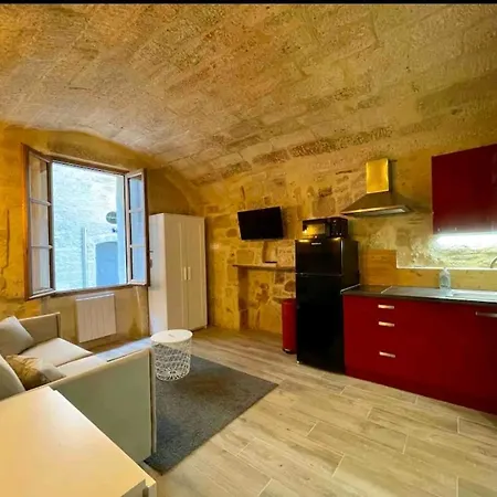 Joli Studio En Centre D'uzes