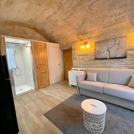 Joli Studio En Centre D'uzes *